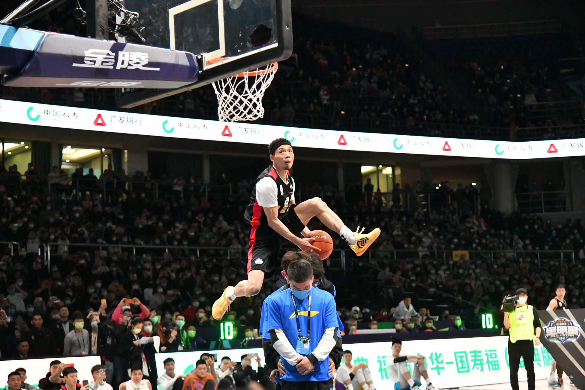 待遇来吸引 待遇来吸引